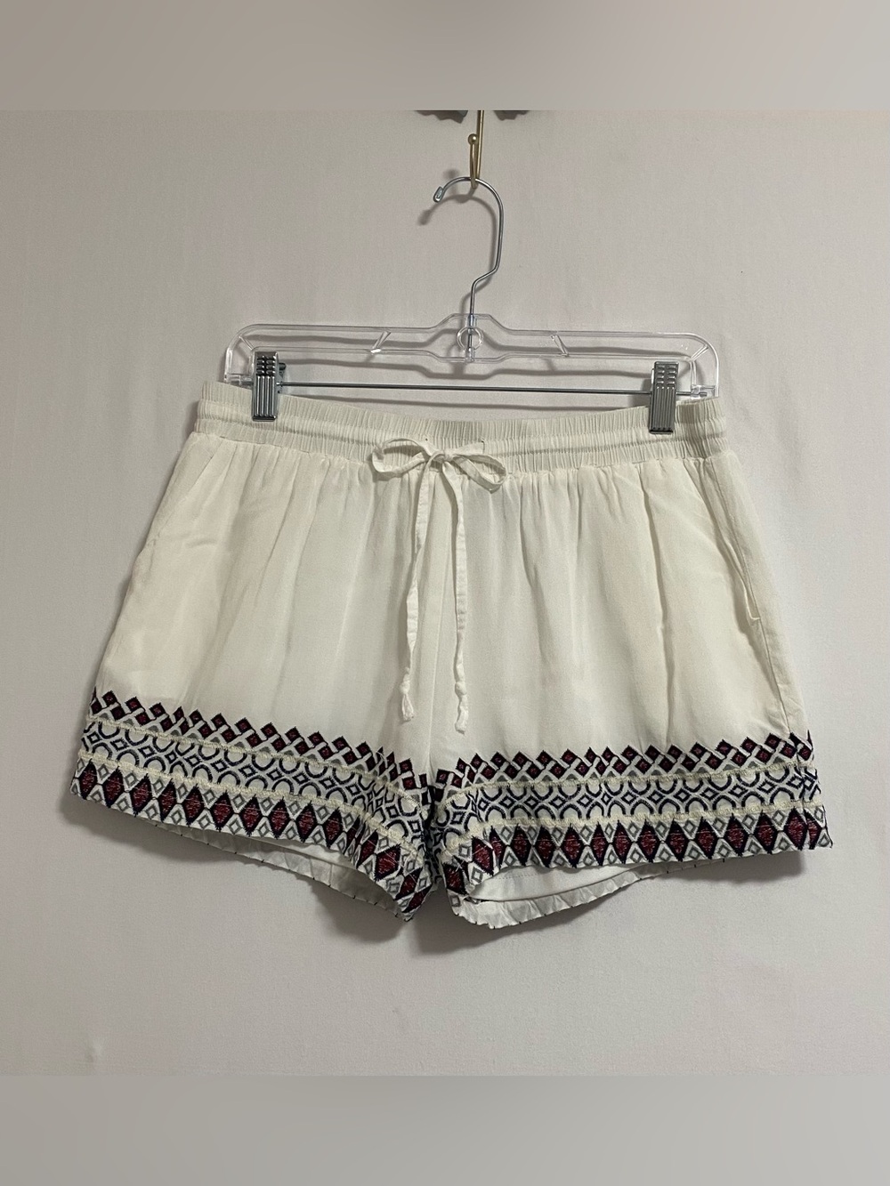 Romeo & Juliet Couture Cream High-Waist Embroidered Border Shorts